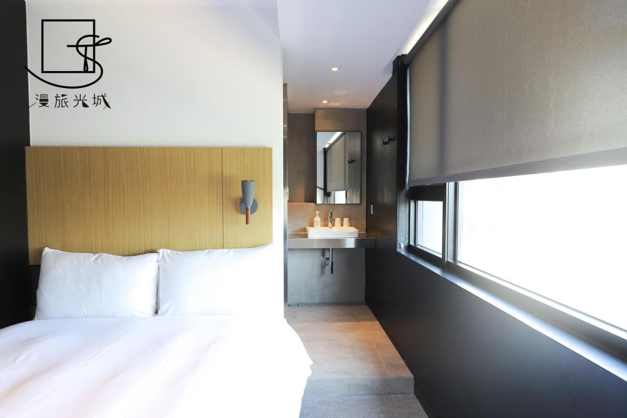 Slow Town Hotel-Glowing Taichung Exterior photo